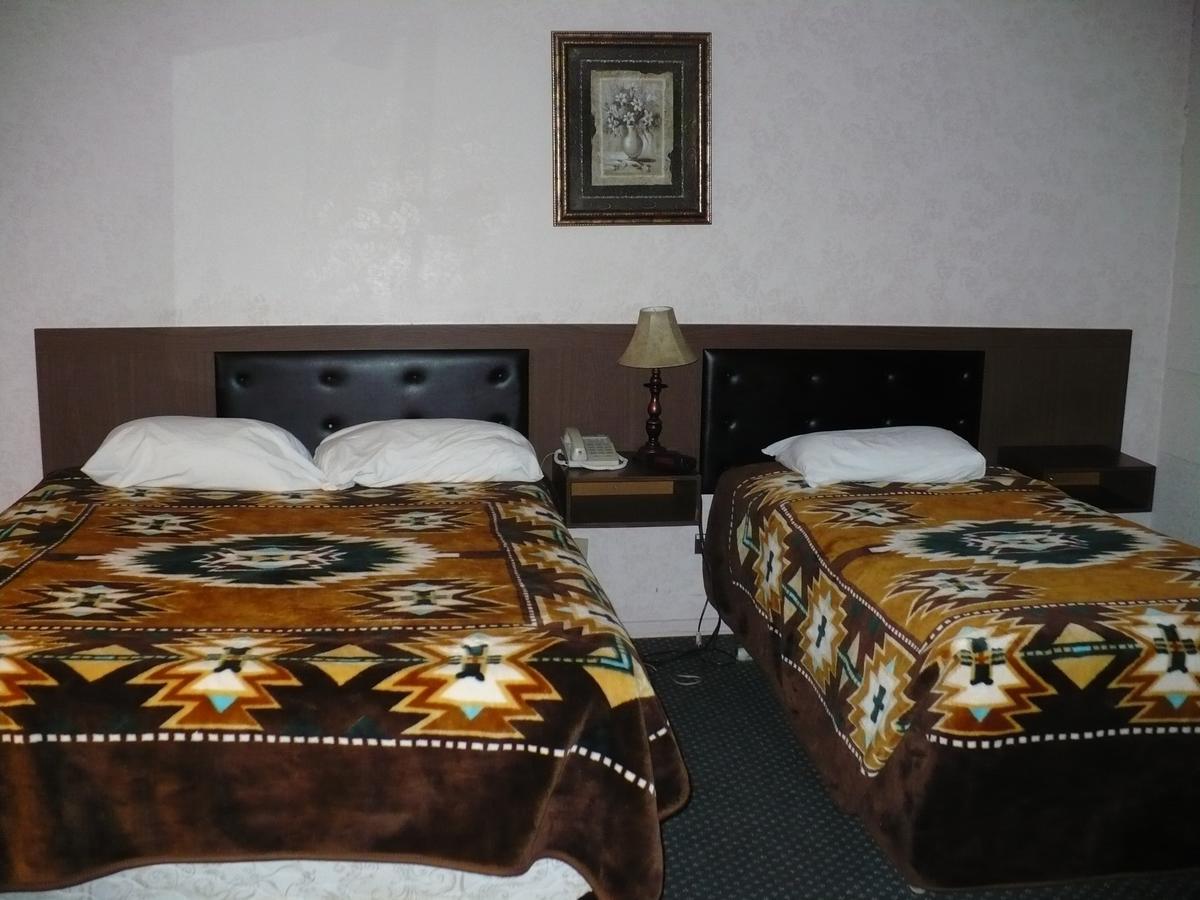 Sheridan Lawrence M Hotel Fort Vermilion Exterior photo