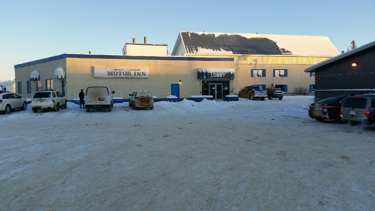 Sheridan Lawrence M Hotel Fort Vermilion Exterior photo